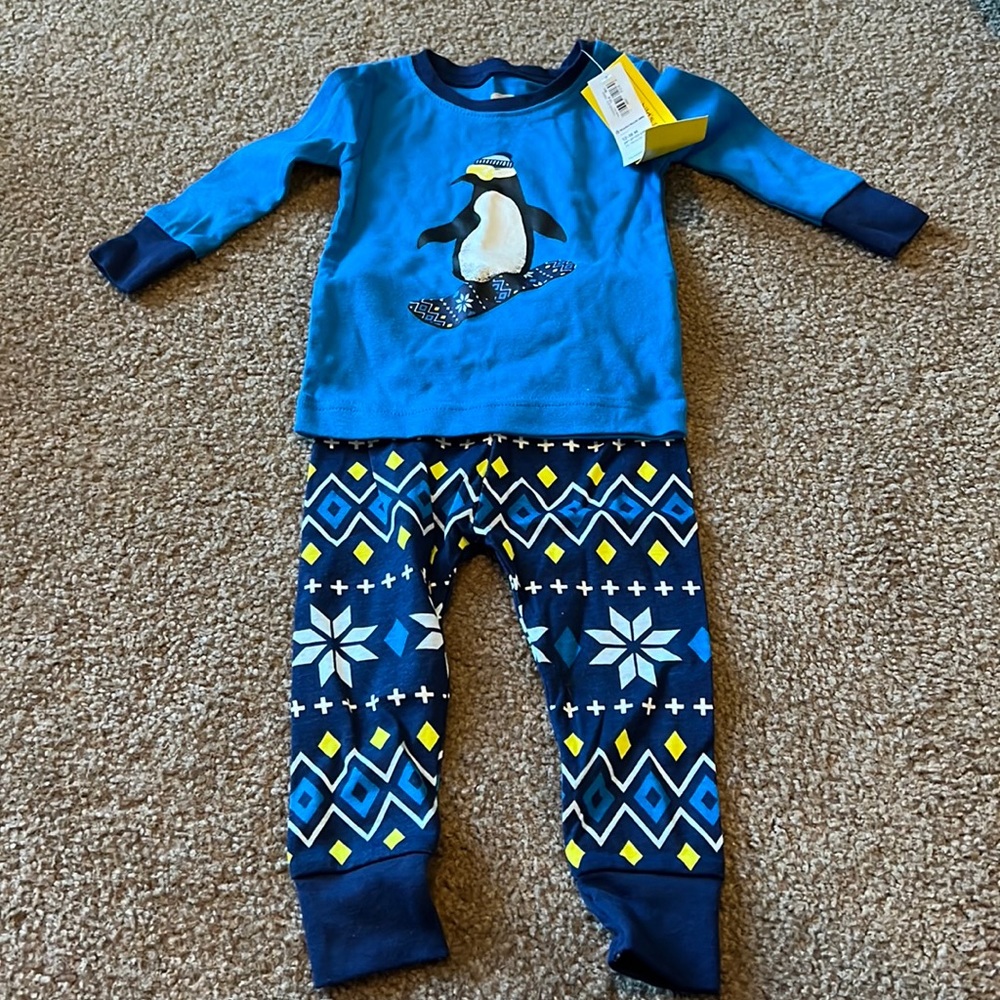 BNWT Old Navy Penguin Snowboard Pajamas.  12-18 month.